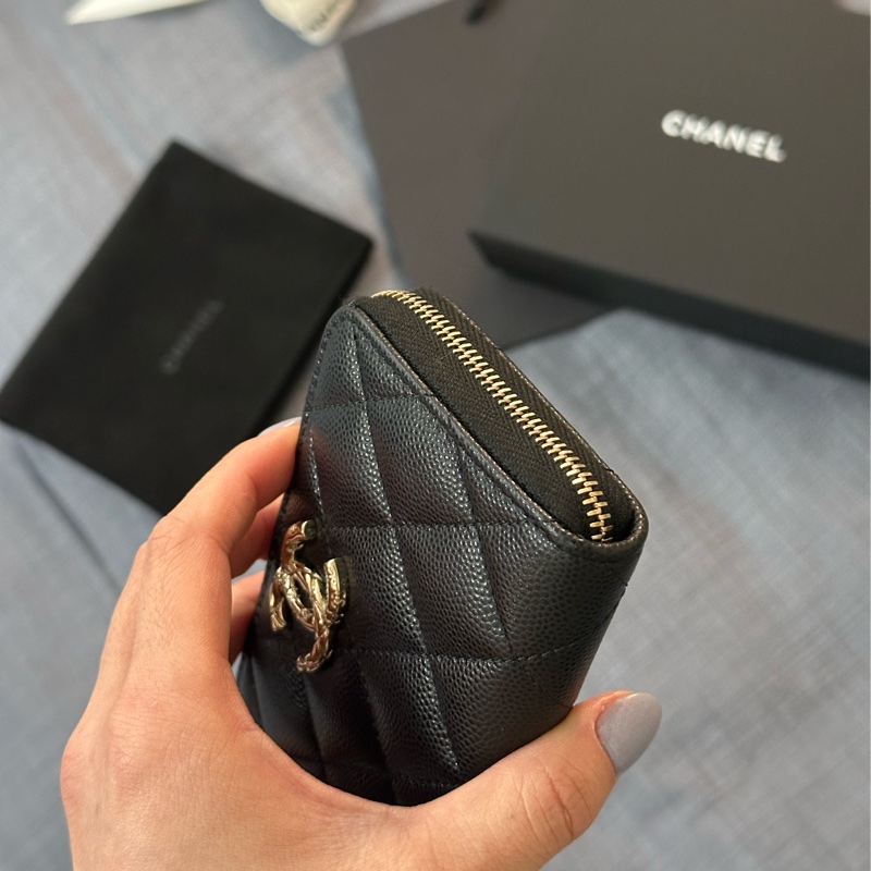 Chanel 24S 雕花LOGO加大零錢包-2