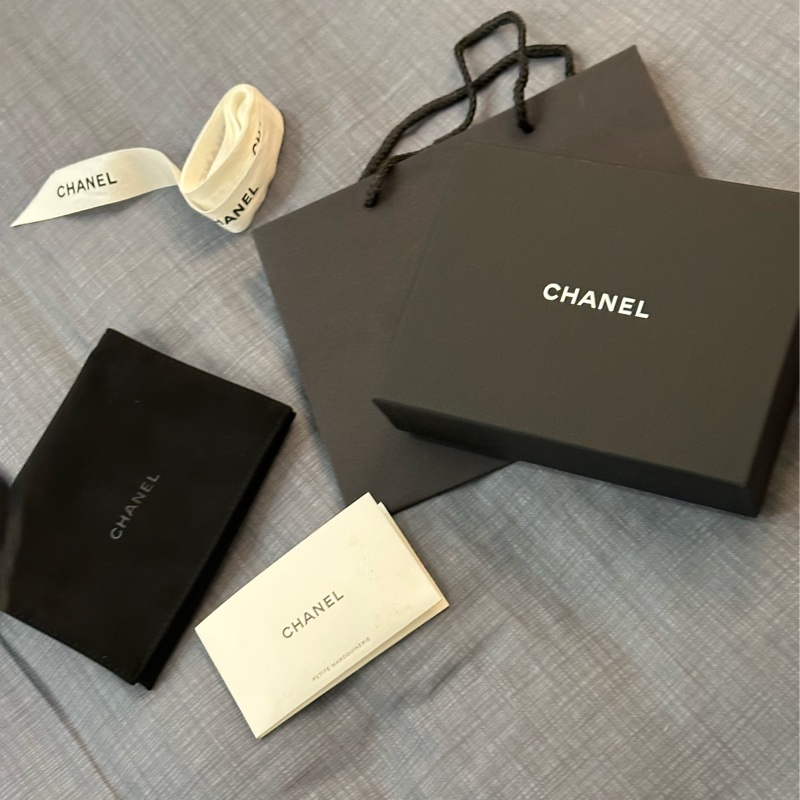 Chanel 24S 雕花LOGO加大零錢包-7