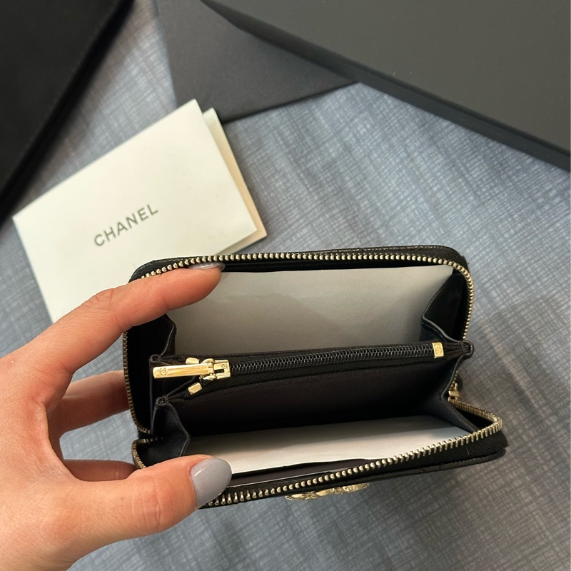 Chanel 24S 雕花LOGO加大零錢包-8
