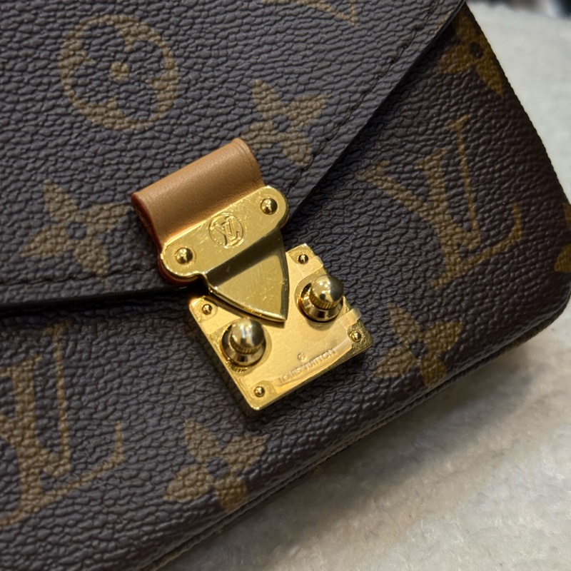 Lv迷你郵差包✨最新晶片款-4