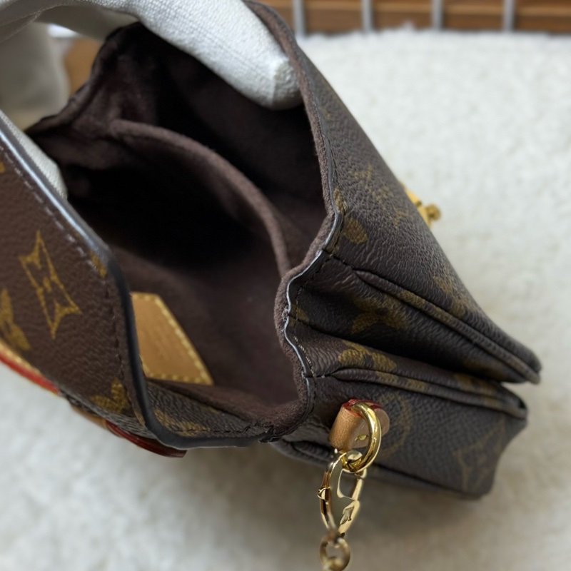 Lv迷你郵差包✨最新晶片款-11