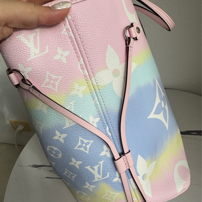 LV彩虹皮革NEVERFULL MM-9
