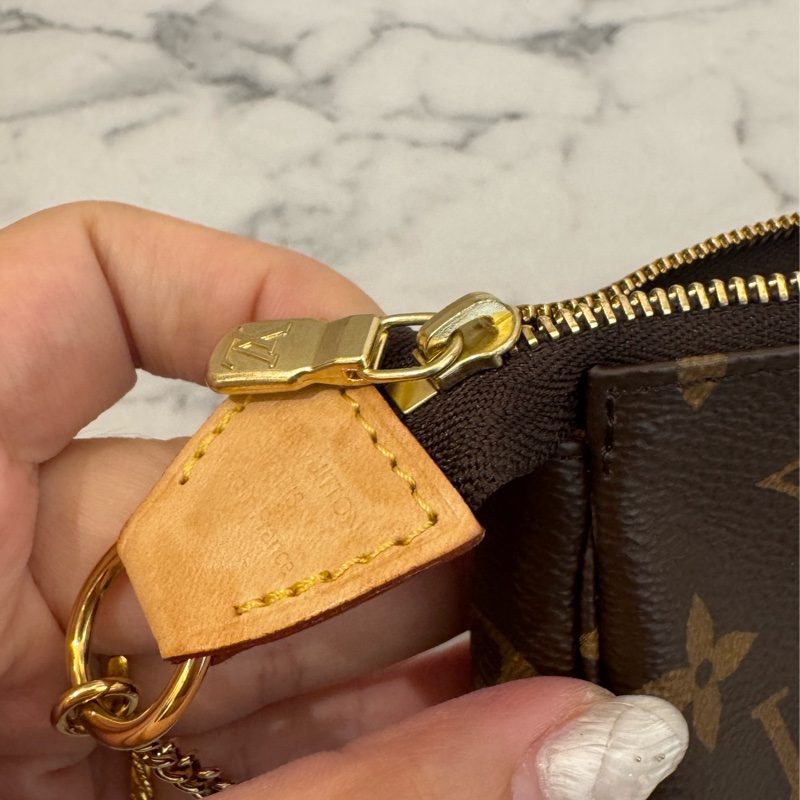 LV m68009花紋小金鏈包-21