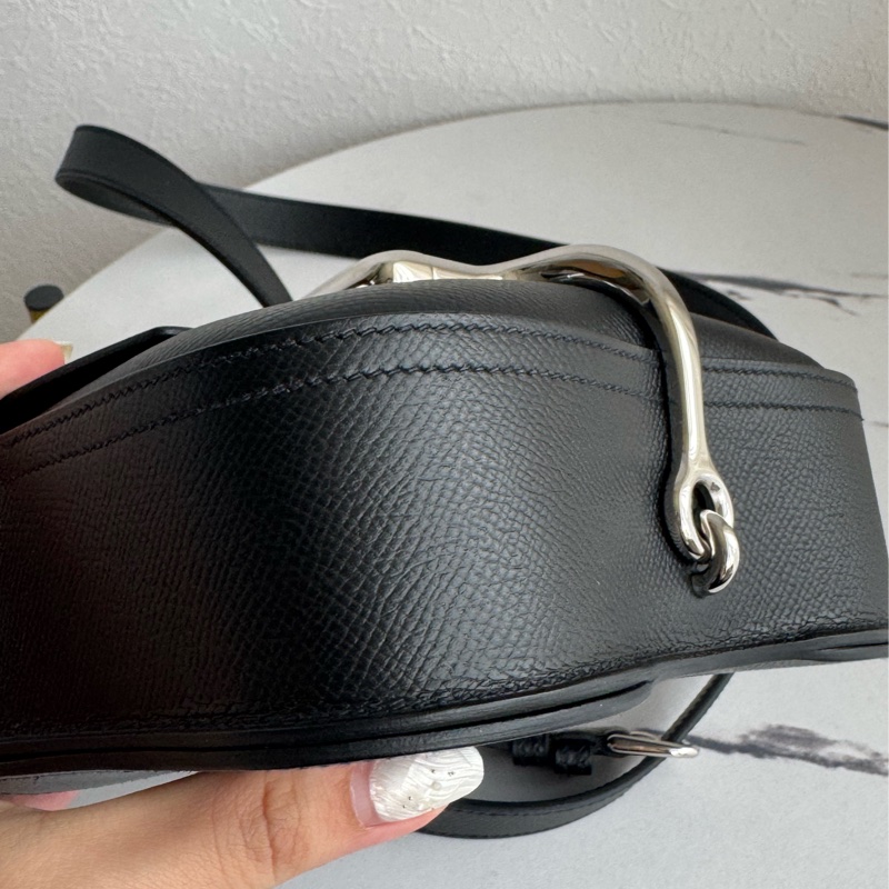 Hermes黑色銀釦Della屁股包-7