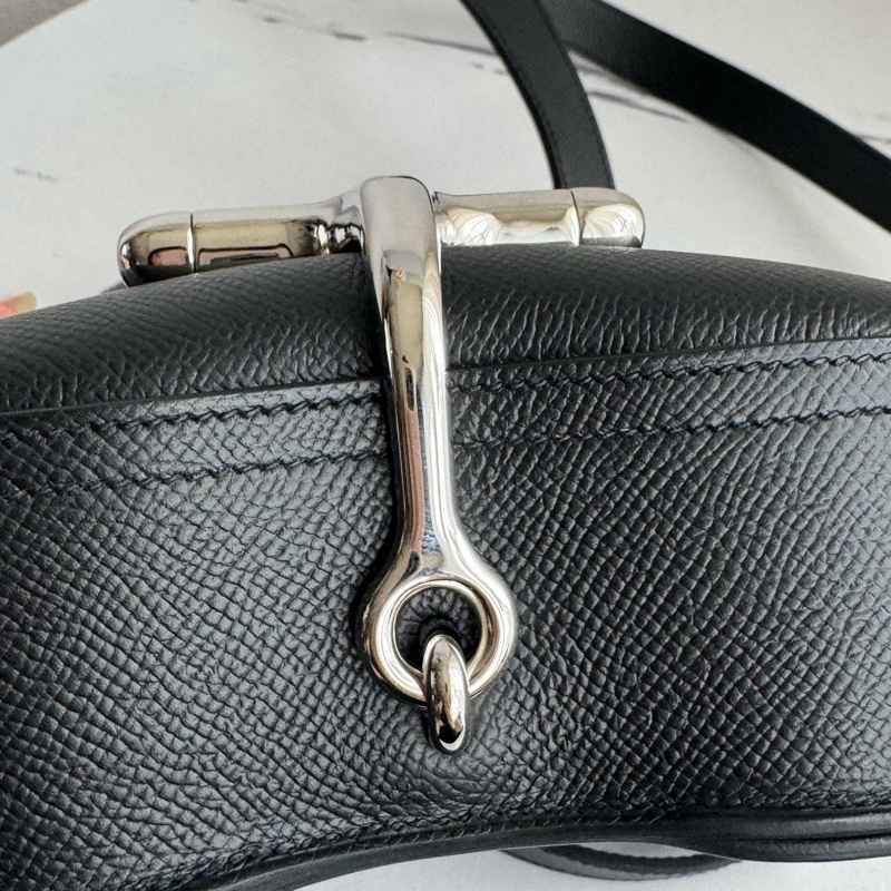 Hermes黑色銀釦Della屁股包-9