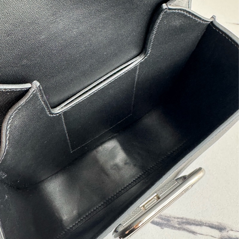 Hermes黑色銀釦Della屁股包-22