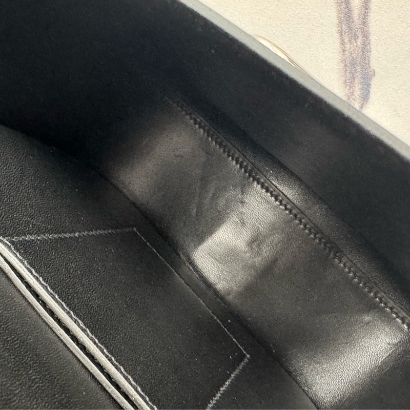 Hermes黑色銀釦Della屁股包-25