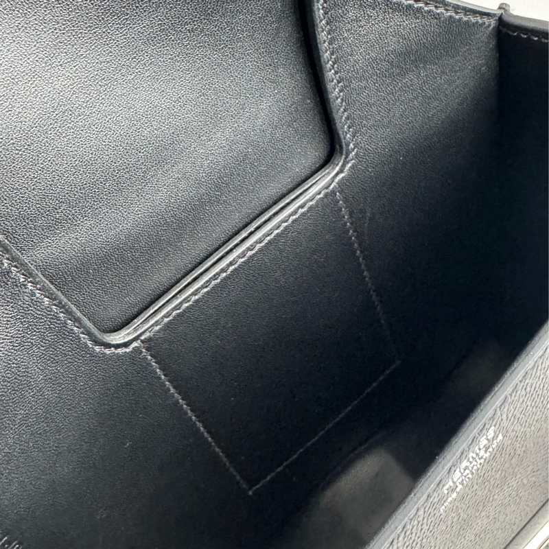 Hermes黑色銀釦Della屁股包-27
