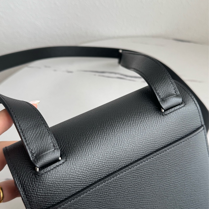 Hermes黑色銀釦Della屁股包-37