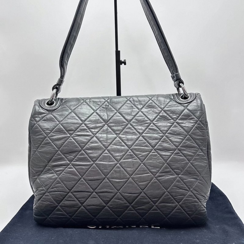 CHANEL 灰色銀扣翻蓋信封腋下包34*24*6 98新配件塵袋-5
