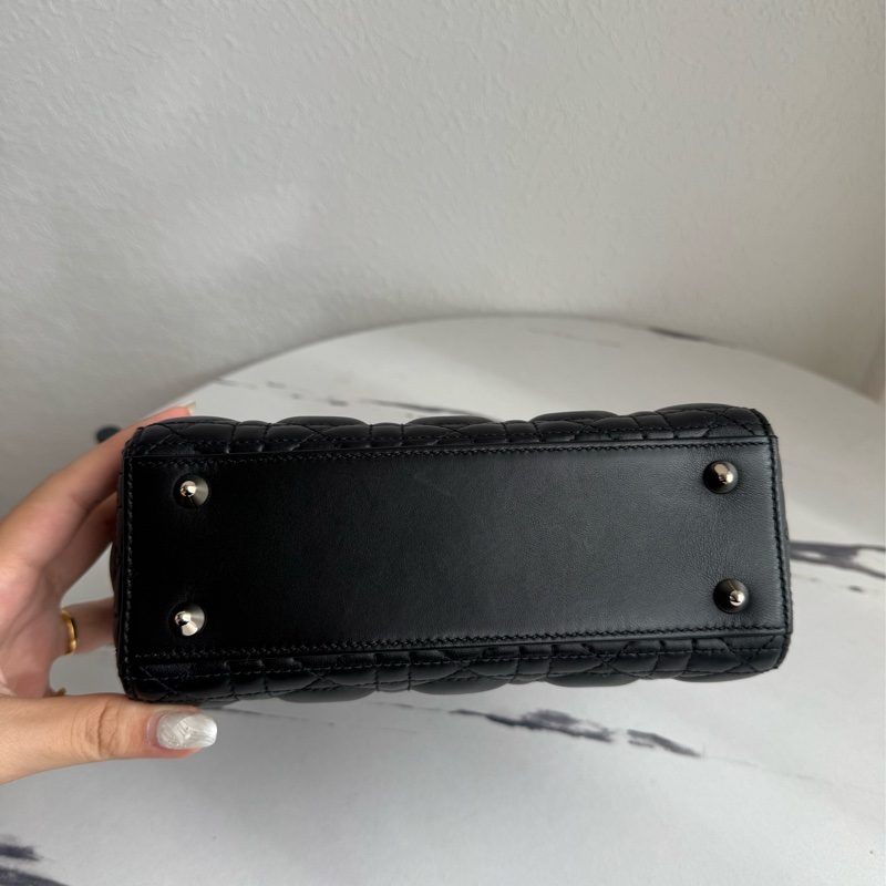 Dior黑羊皮金吊飾5格黛妃包-4