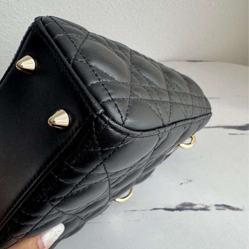 Dior黑羊皮金吊飾5格黛妃包-9