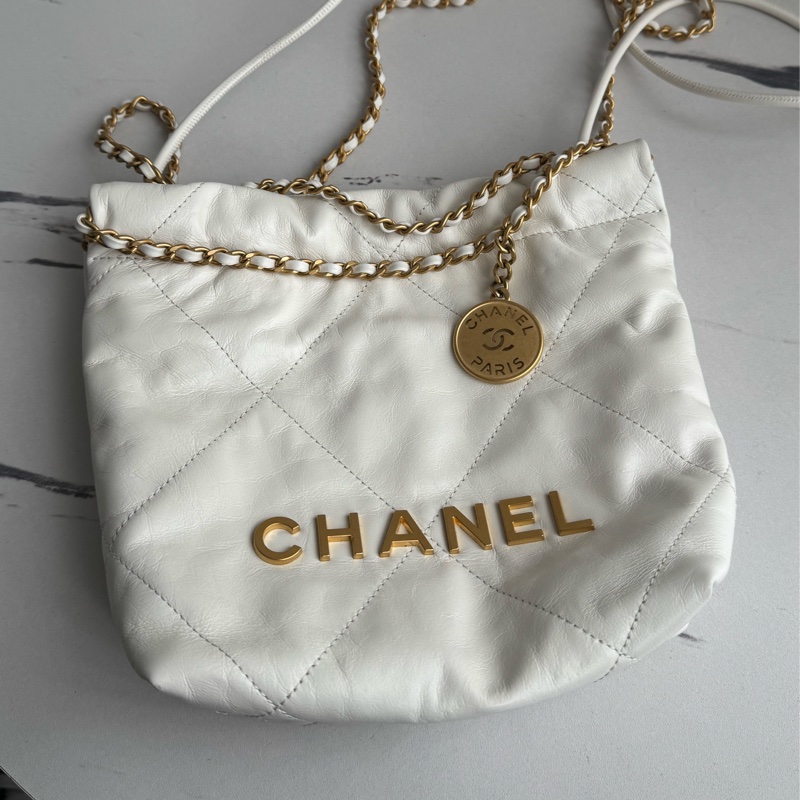Chanel白色金字樣mini22bag-1