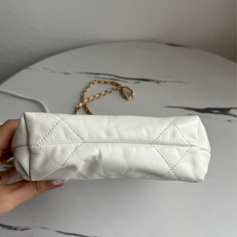Chanel白色金字樣mini22bag-5