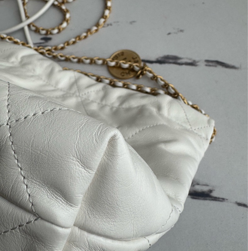 Chanel白色金字樣mini22bag-11