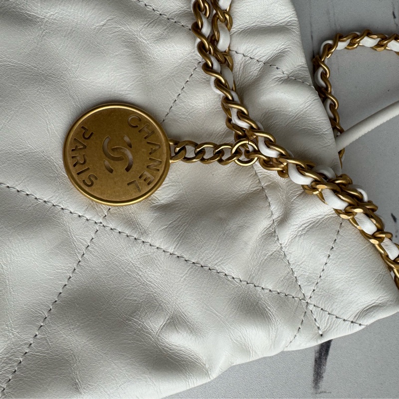 Chanel白色金字樣mini22bag-14