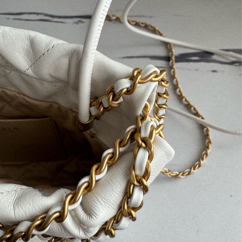 Chanel白色金字樣mini22bag-17