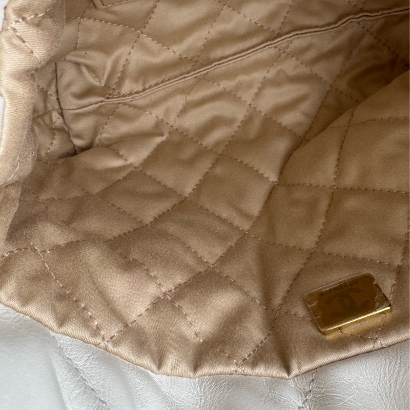 Chanel白色金字樣mini22bag-20