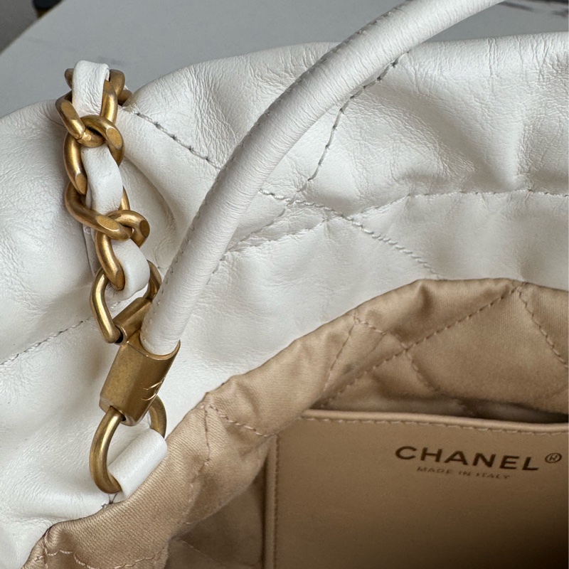 Chanel白色金字樣mini22bag-27