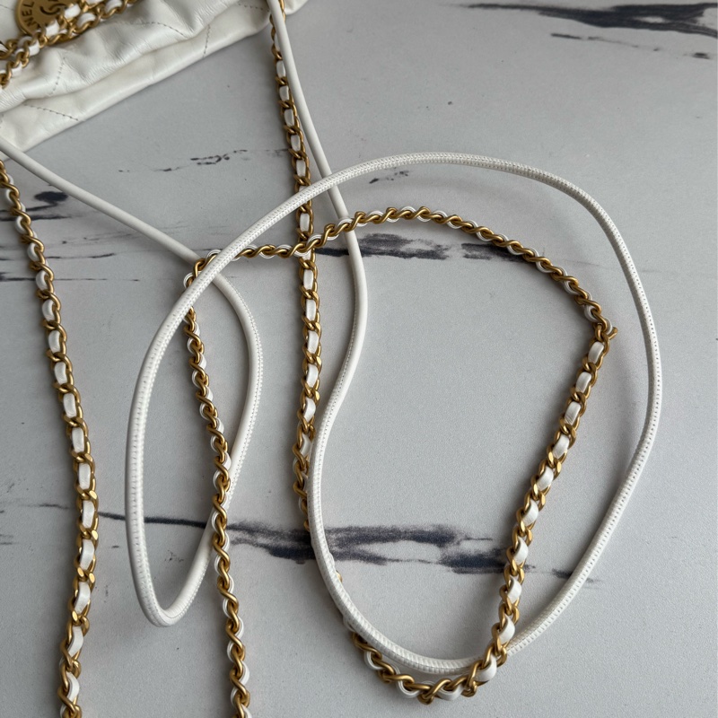 Chanel白色金字樣mini22bag-29