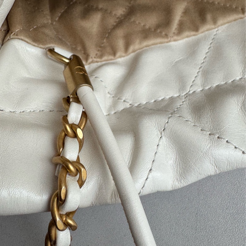 Chanel白色金字樣mini22bag-30