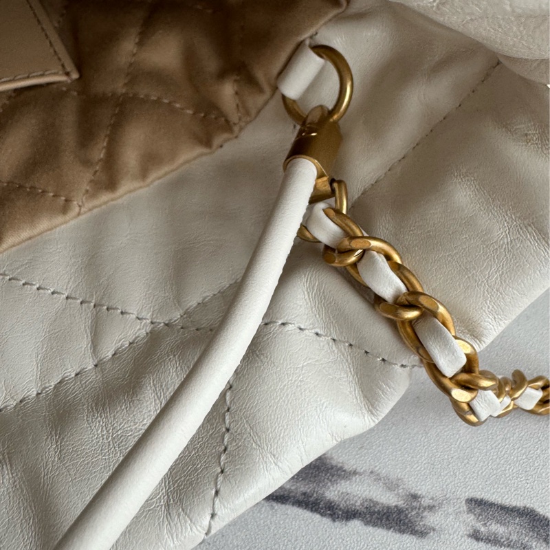 Chanel白色金字樣mini22bag-35