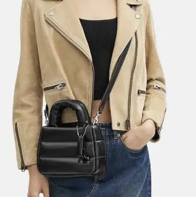 全新 Coach Pillow mini 手提包 黑色-5