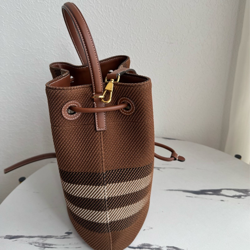 Burberry 棕色針織格紋手提兩用水桶包-2