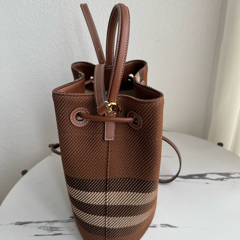 Burberry 棕色針織格紋手提兩用水桶包-3