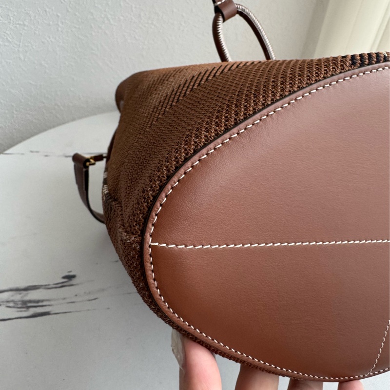 Burberry 棕色針織格紋手提兩用水桶包-5