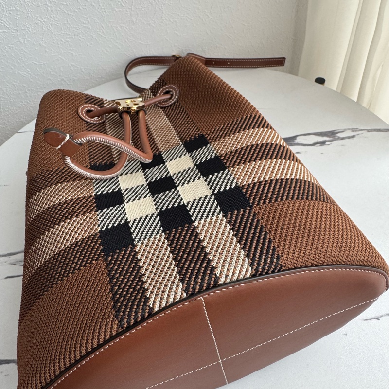 Burberry 棕色針織格紋手提兩用水桶包-7