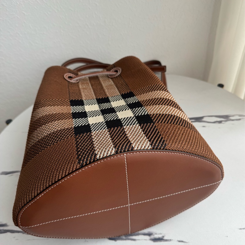 Burberry 棕色針織格紋手提兩用水桶包-8