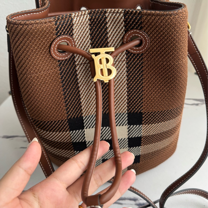 Burberry 棕色針織格紋手提兩用水桶包-9