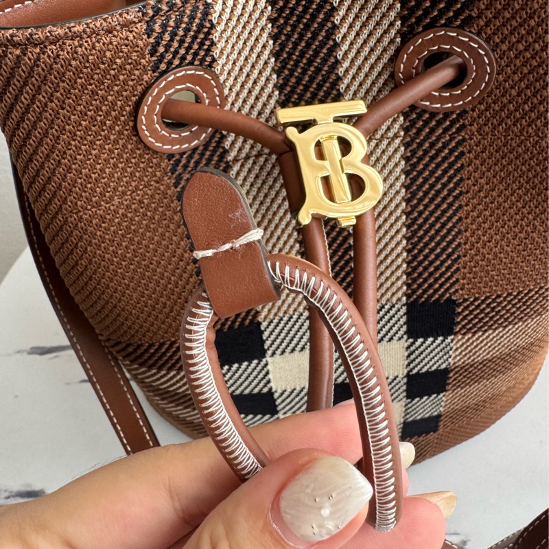 Burberry 棕色針織格紋手提兩用水桶包-10