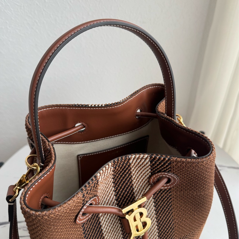 Burberry 棕色針織格紋手提兩用水桶包-15