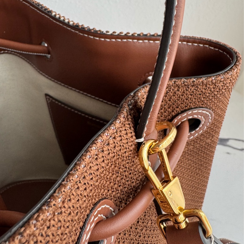 Burberry 棕色針織格紋手提兩用水桶包-19