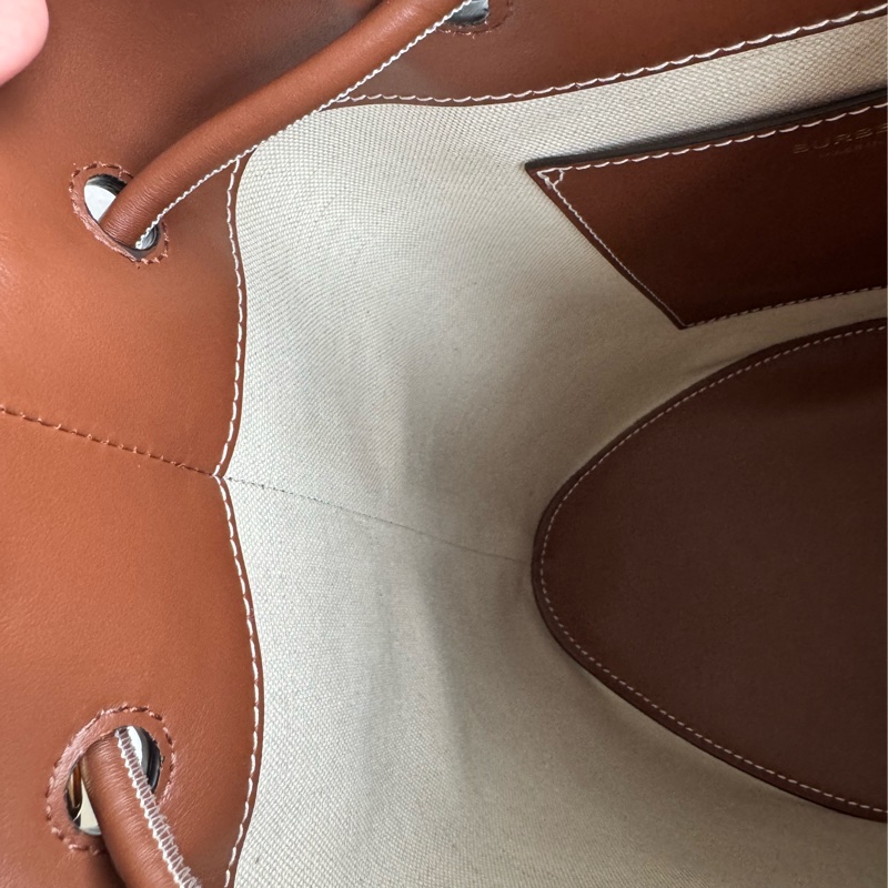 Burberry 棕色針織格紋手提兩用水桶包-26