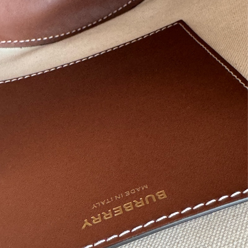Burberry 棕色針織格紋手提兩用水桶包-33