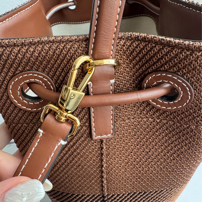 Burberry 棕色針織格紋手提兩用水桶包-37