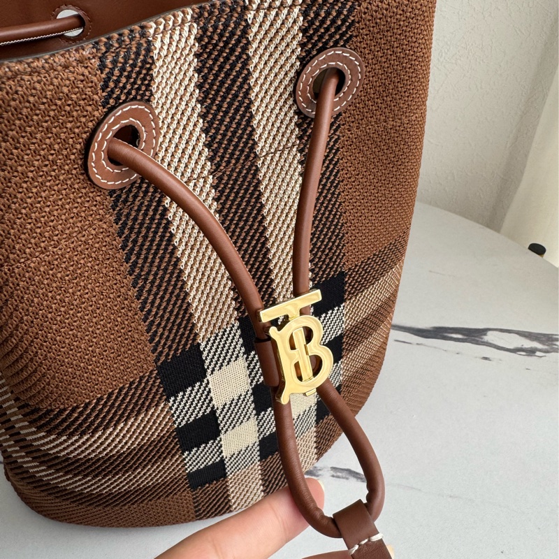 Burberry 棕色針織格紋手提兩用水桶包-42