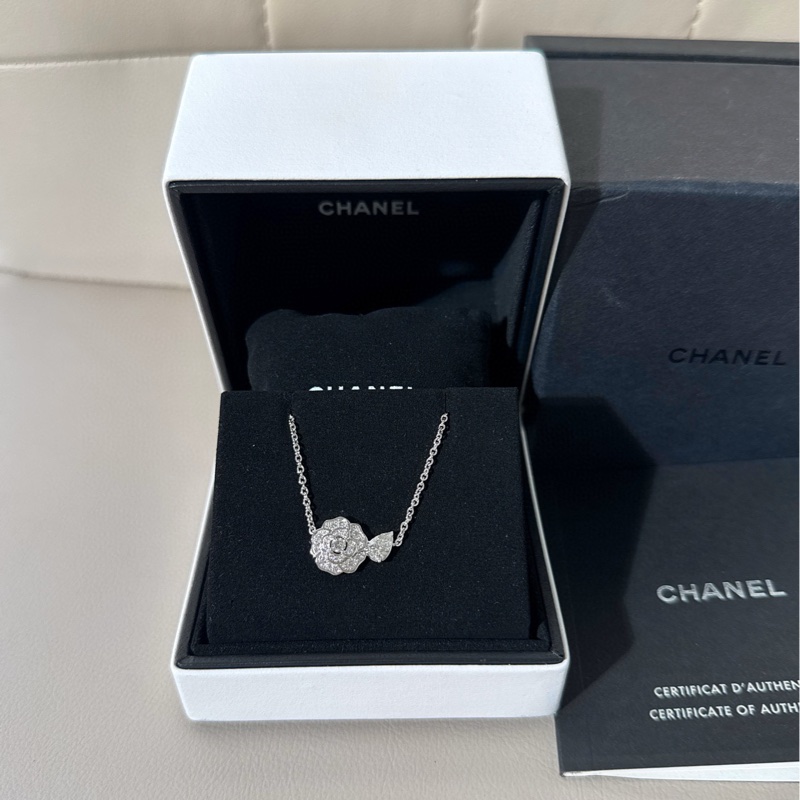 Chanel香奈儿 CAMÉLIA PRÉCIEUX系列 白金山茶花水滴项链-1