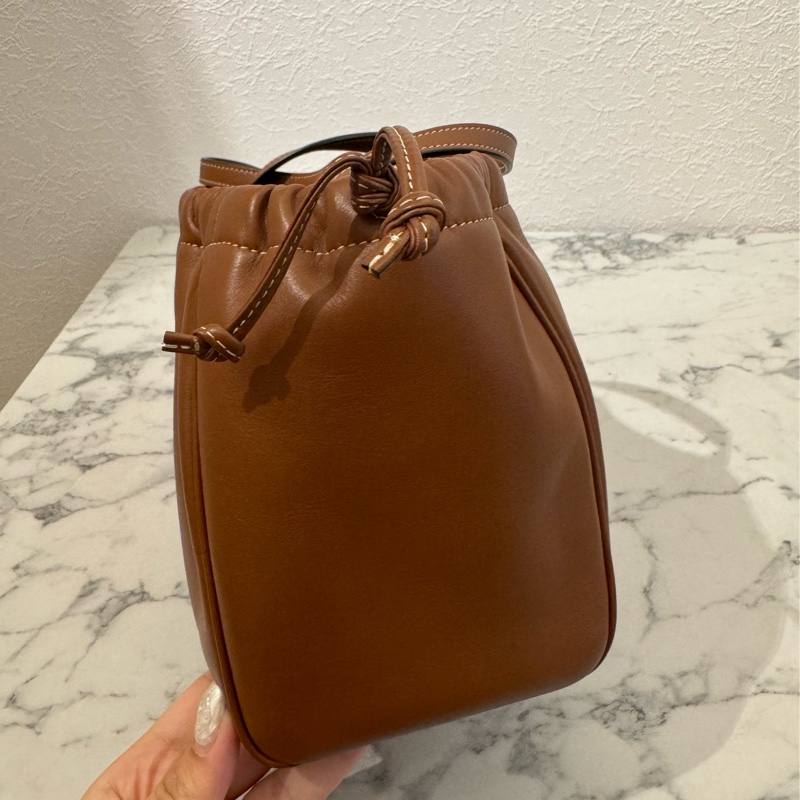 Celine焦糖皮革浮雕經典logo手提兩用包 闆娘超愛😻-2