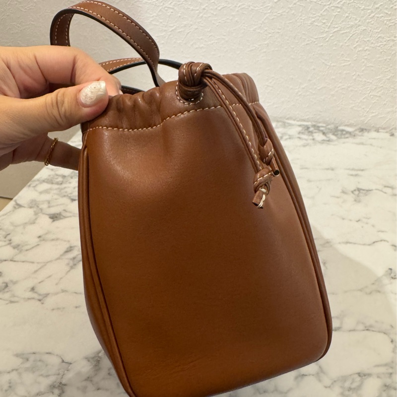 Celine焦糖皮革浮雕經典logo手提兩用包 闆娘超愛😻-3