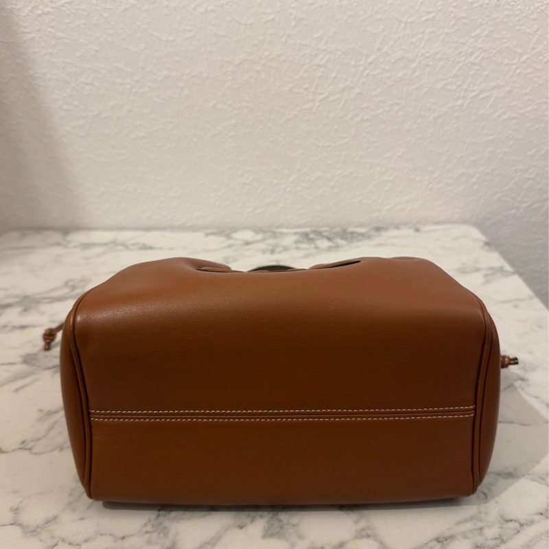 Celine焦糖皮革浮雕經典logo手提兩用包 闆娘超愛😻-4