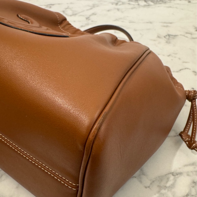 Celine焦糖皮革浮雕經典logo手提兩用包 闆娘超愛😻-6