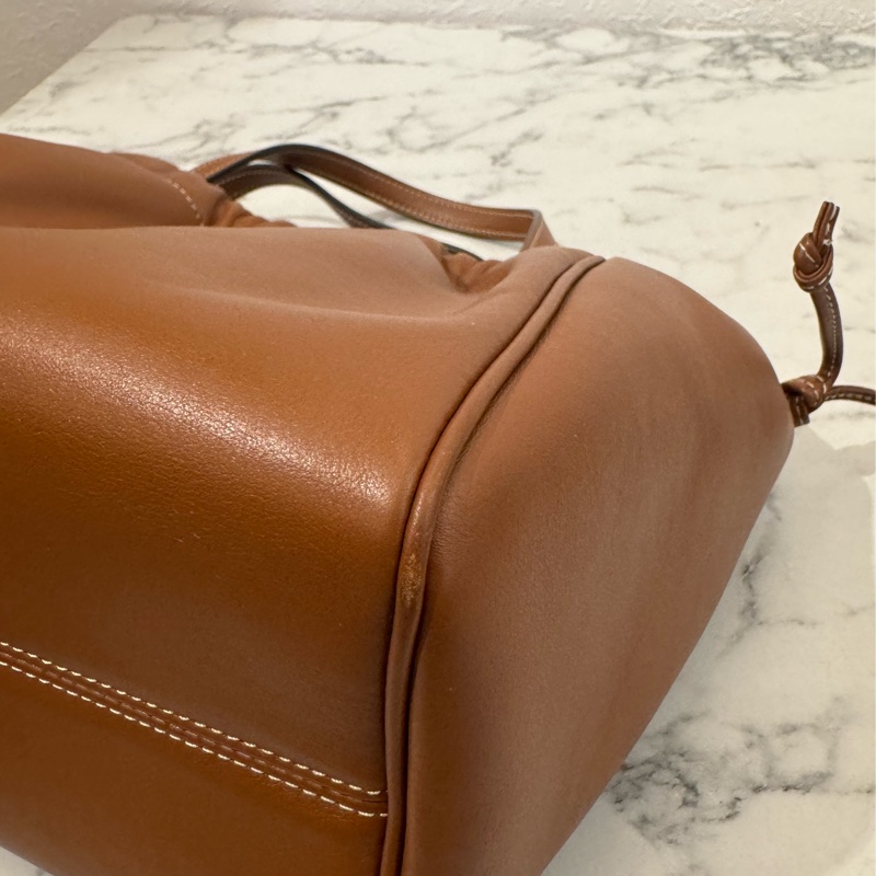 Celine焦糖皮革浮雕經典logo手提兩用包 闆娘超愛😻-7