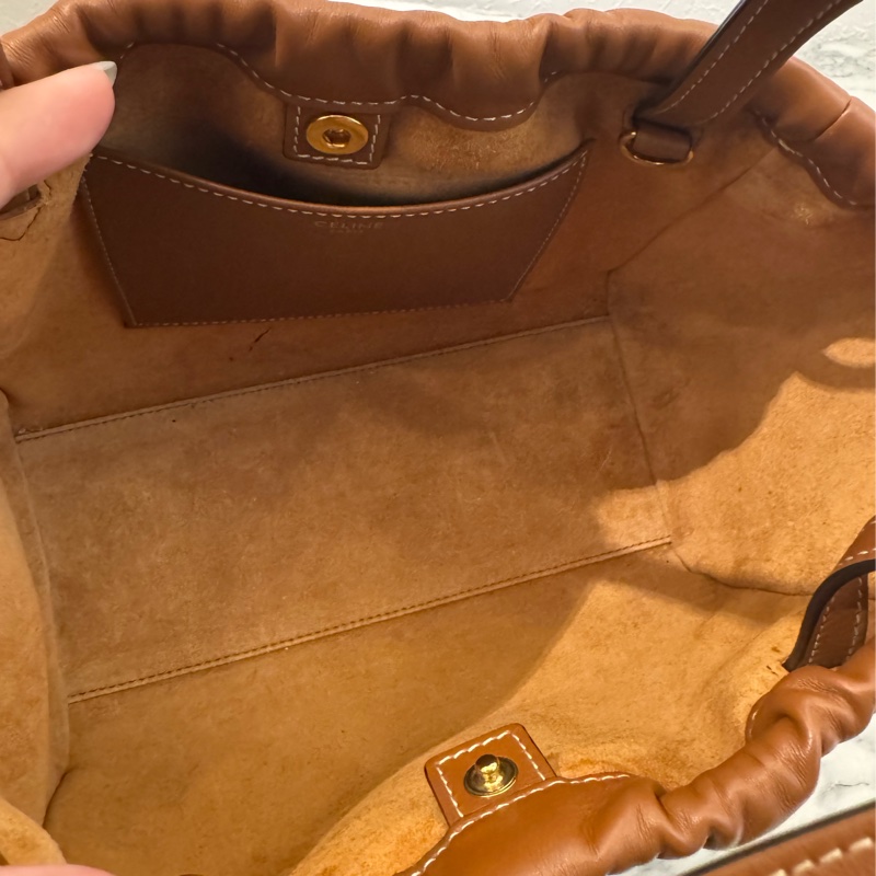 Celine焦糖皮革浮雕經典logo手提兩用包 闆娘超愛😻-14