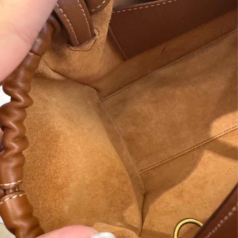 Celine焦糖皮革浮雕經典logo手提兩用包 闆娘超愛😻-15