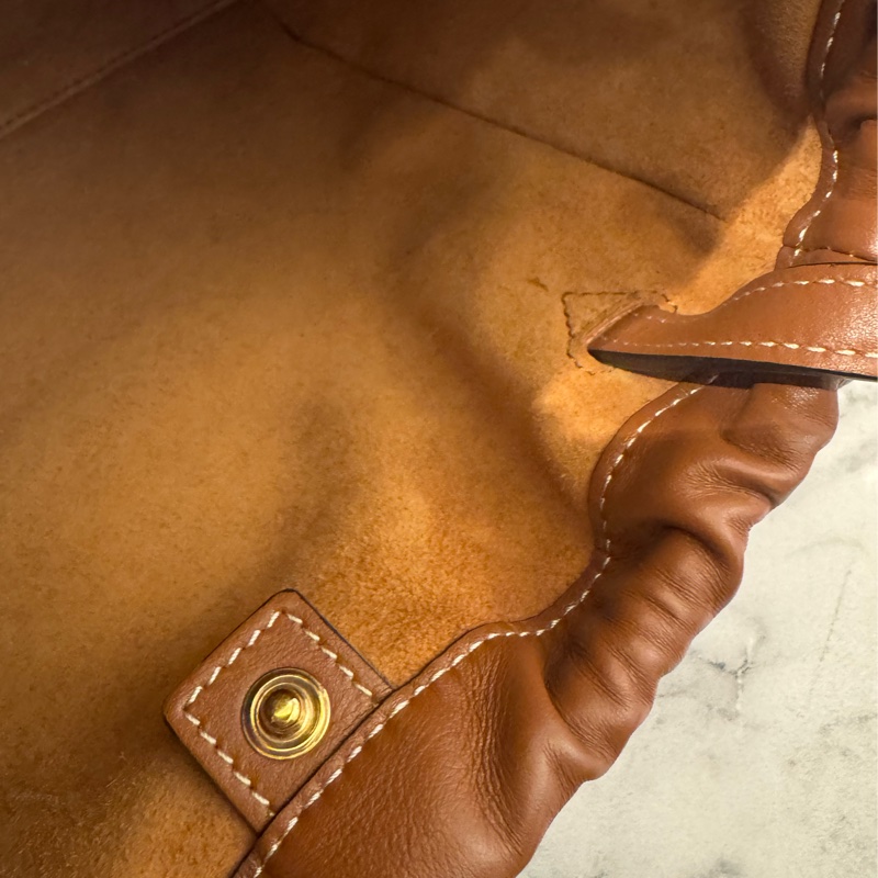 Celine焦糖皮革浮雕經典logo手提兩用包 闆娘超愛😻-18