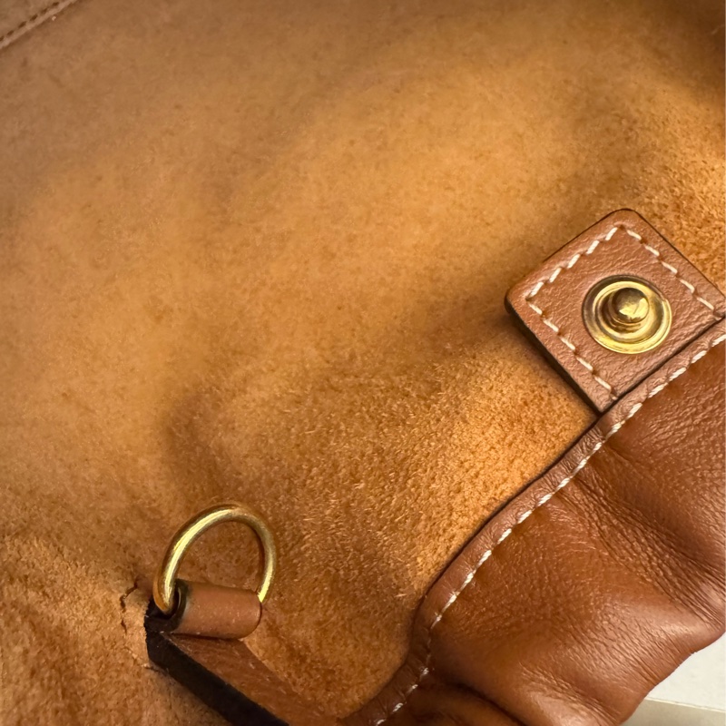 Celine焦糖皮革浮雕經典logo手提兩用包 闆娘超愛😻-19